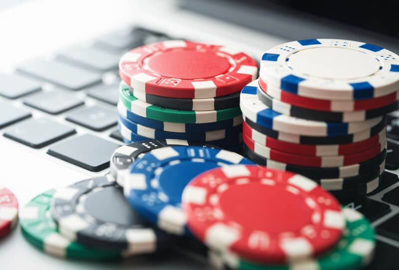 Trouver le meilleur jeu de poker en ligne gratuit : Bonus, tournois et variantes des jeux de poker disponibles